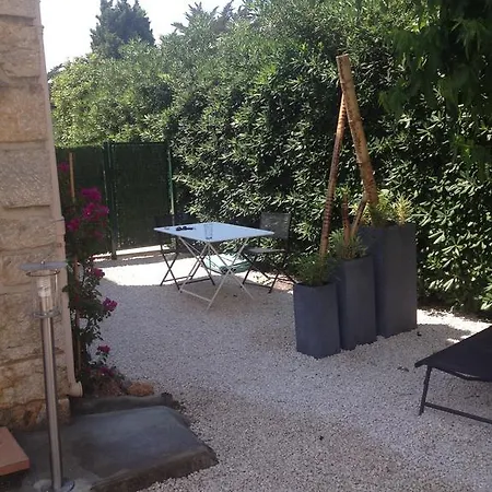 Les Lones Avec Jardin Apartman