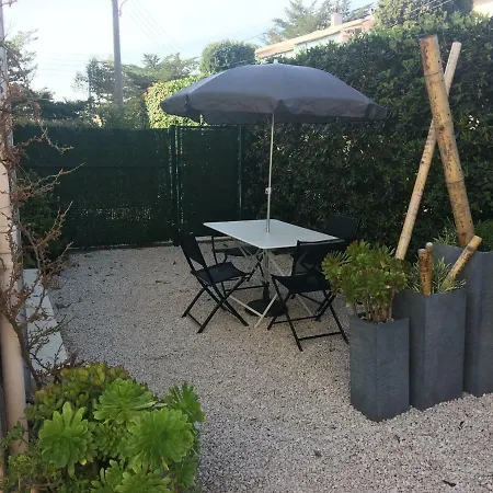 Les Lones Avec Jardin Apartman